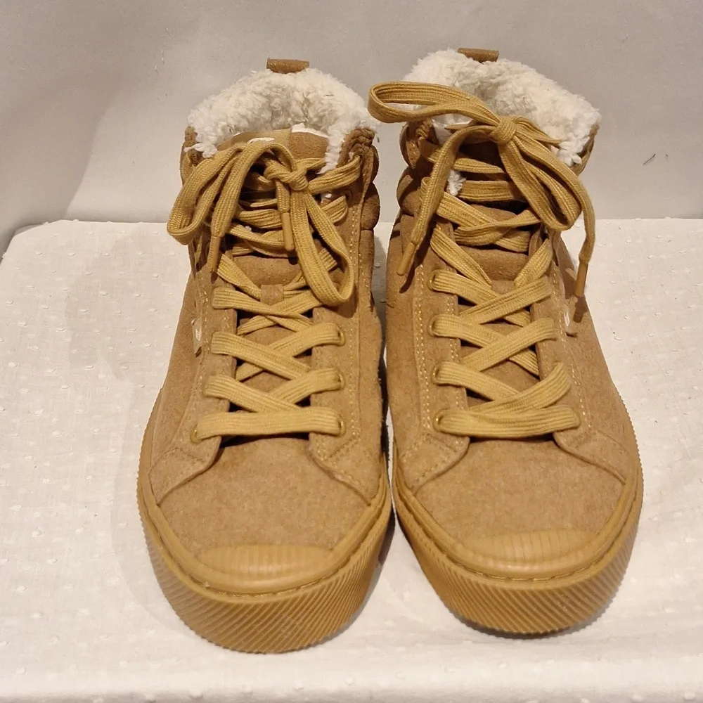 Cariuma All Camel High-Top Vegan Suede Thermal Sneakers Size 8.5